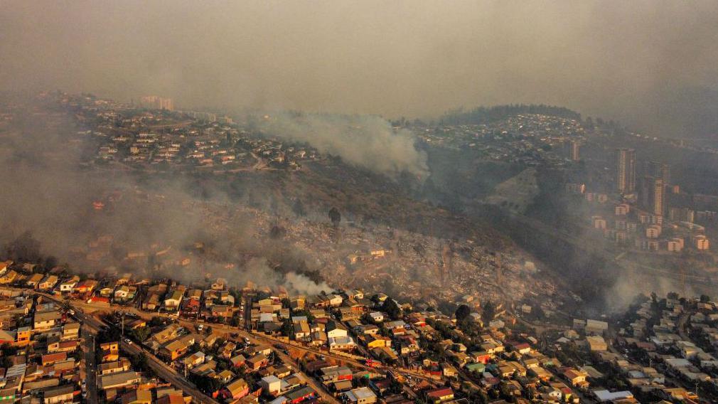 Cerros en la región de Valparaíso quemados.
