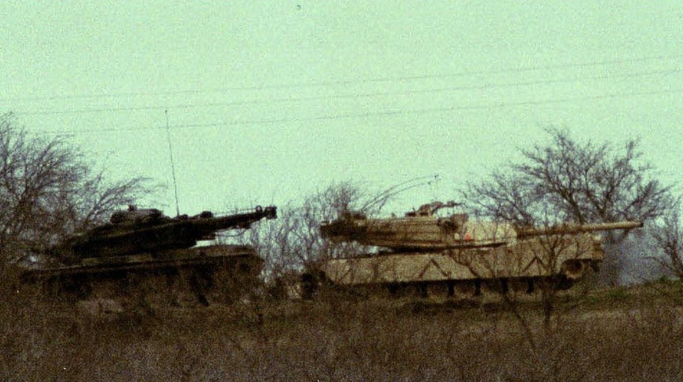Waco'daki kuşatmada kullanılan tanklar
