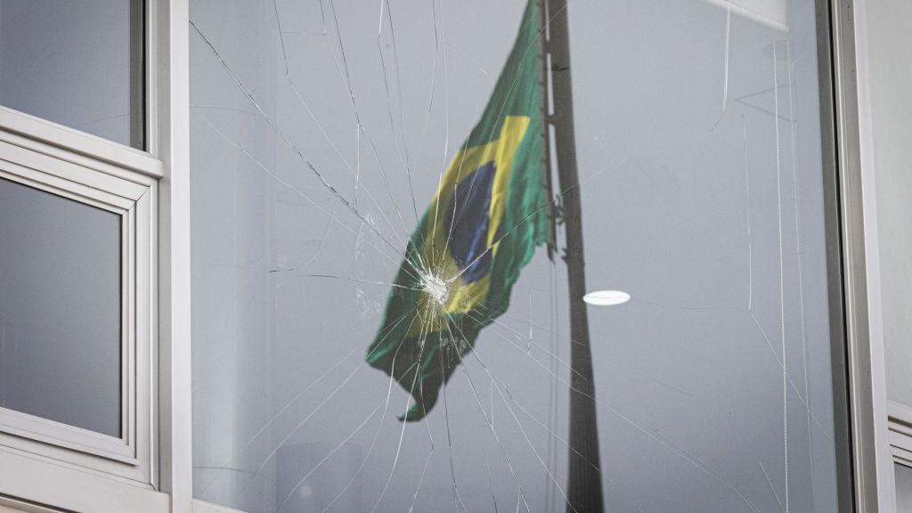 Un cristal roto de un disparo en Brasilia