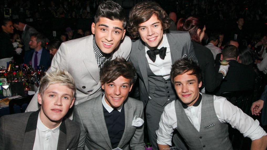 Liam Payne (abajo, derecha) fue parte de One Direction, junto a Harry Styles, Zayn Malik, Niall Horan y Louis Tomlinson.