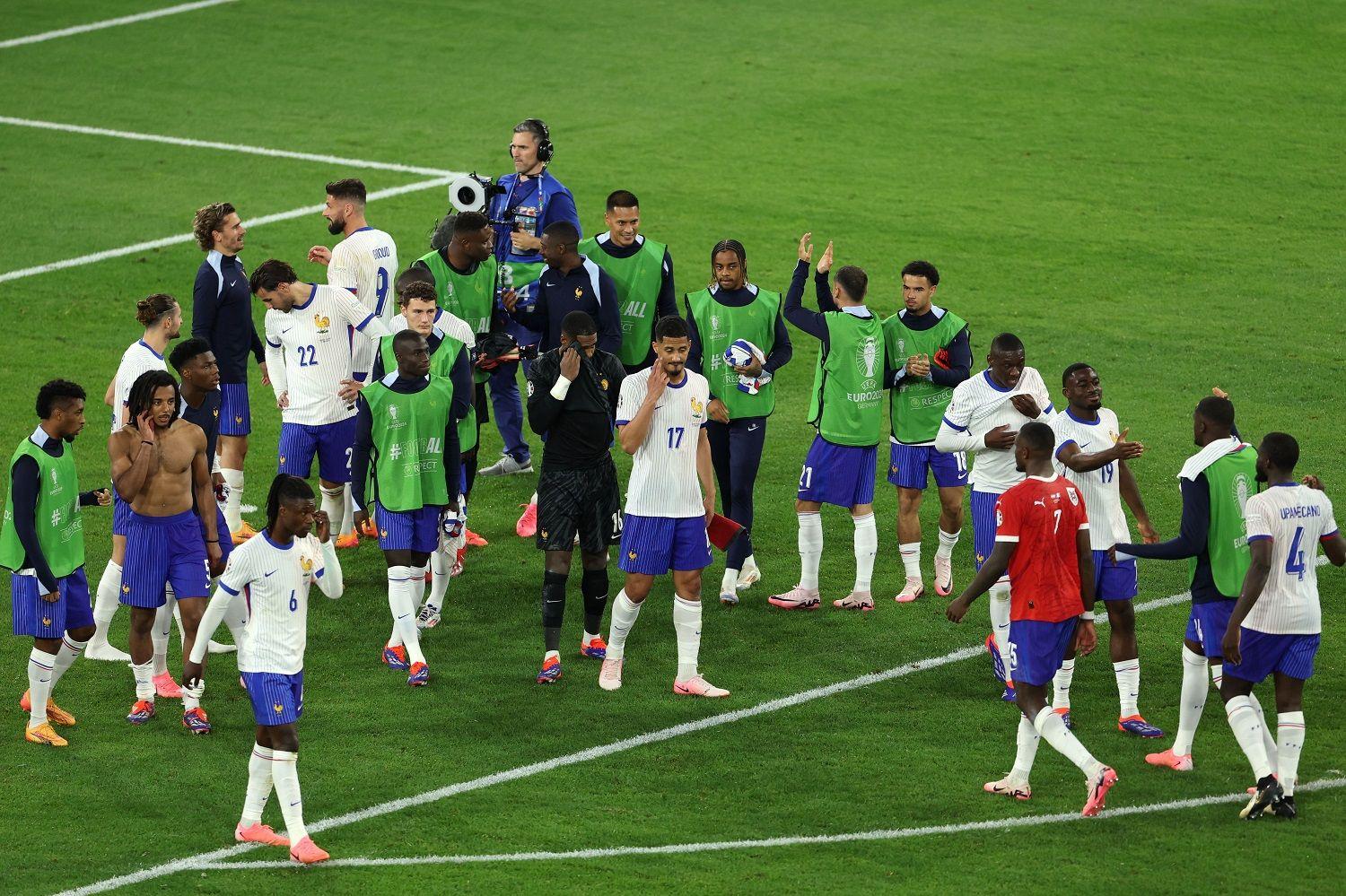 فرحة لاعبي المنتخب الفرنسي بالفوز