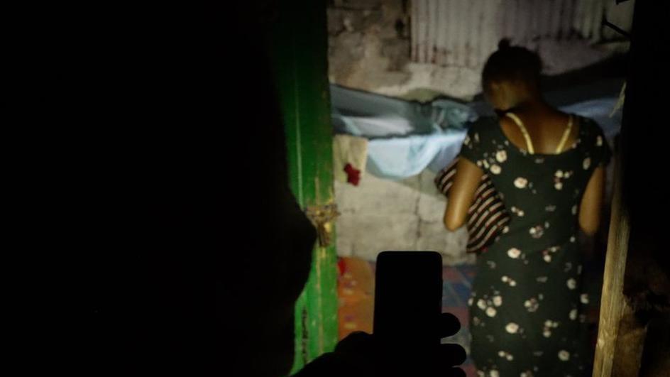 عمالة القُصّر تضع مستقبل أطفال العالم في خطر 2 A teenager pushed into sex work in Kenya