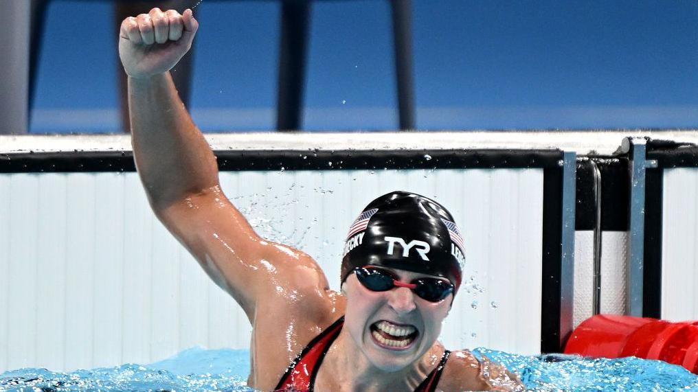 Katie Ledecky celebra su triunfo en los 1.500m libres de París 2024