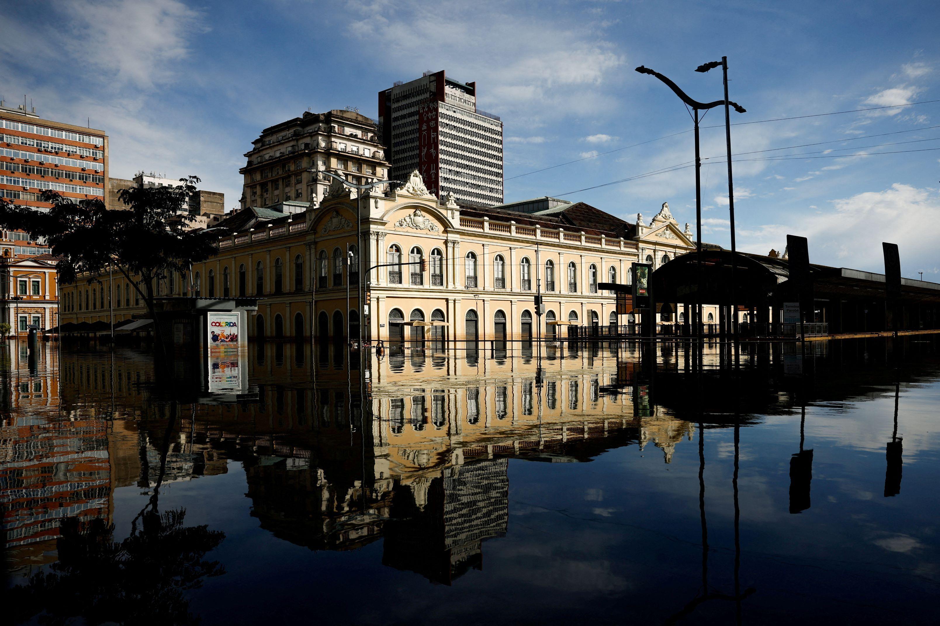 Mercado Público alagado em Porto Alegre