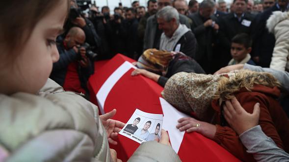 Ahatlar Köyü'nde üç madenci arkadaş Şaban Yıldırım, Mehmet Bulut ve Okan Akgül hayatını kaybetti. 