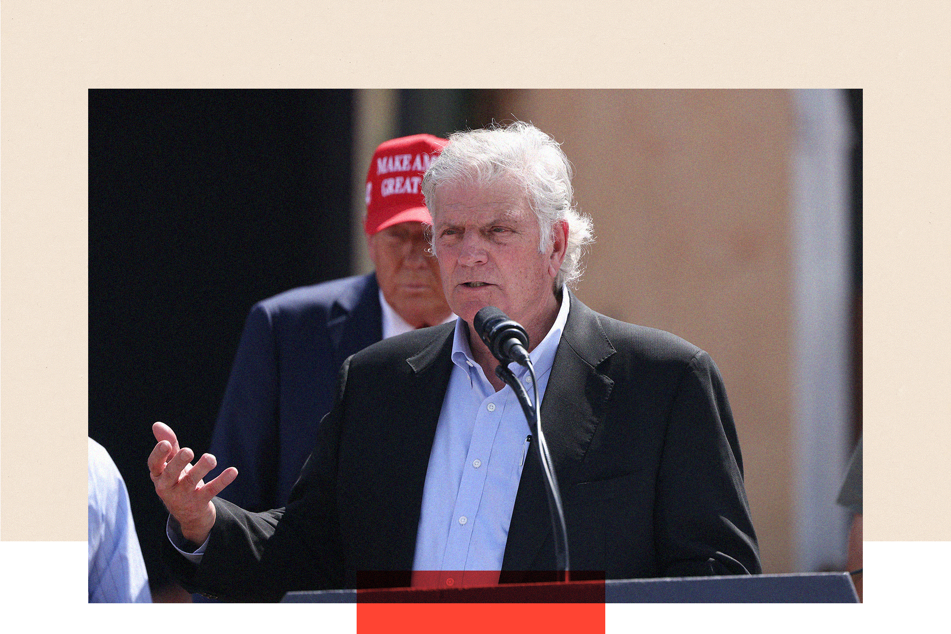 Franklin Graham falando ao lado de Donald Trump 