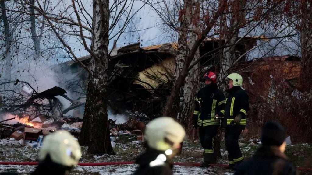 spasilačke službe na mestu pada aviona u Litvaniji