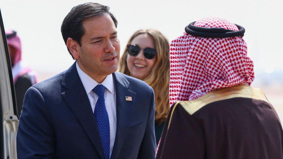 El secretario de estado estadounidense Marco Rubio llega este lunes a Arabia Saudí.