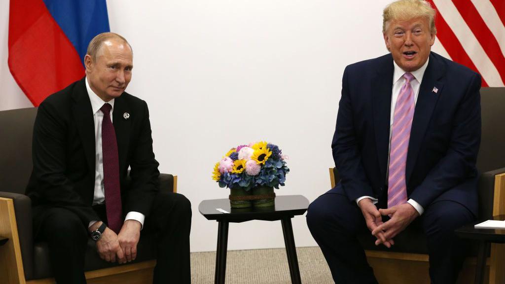 Putin e Trump sentados