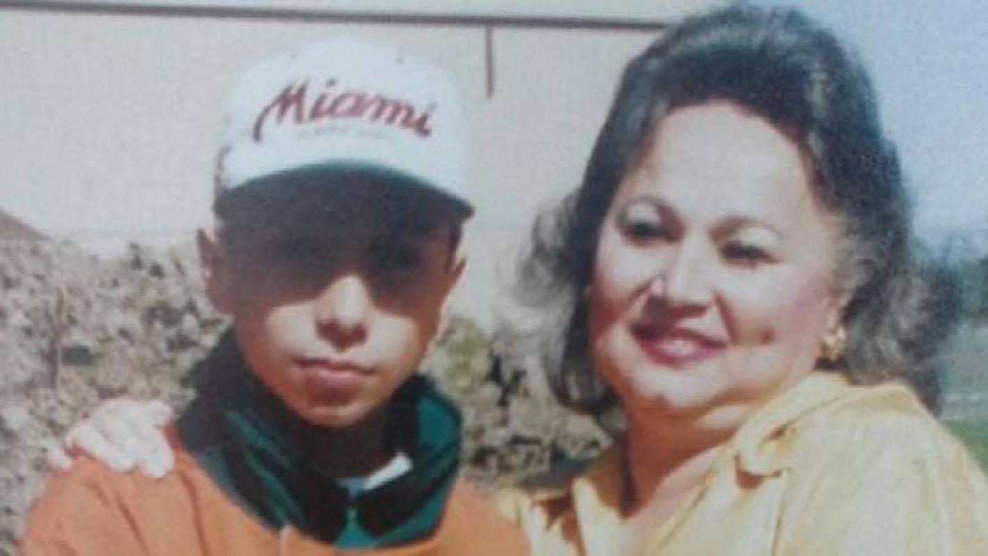 Michael Corleone, hijo menor de Griselda, con su mamá. 