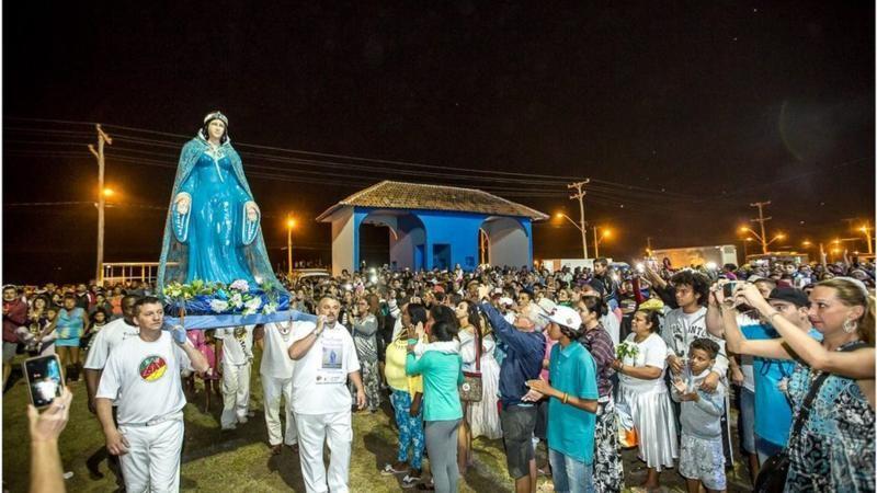 Em Cidreira, na costa do Rio Grande do Sul, uma grande procissão em homenagem a Iemanjá e Nossa Senhora de Candias