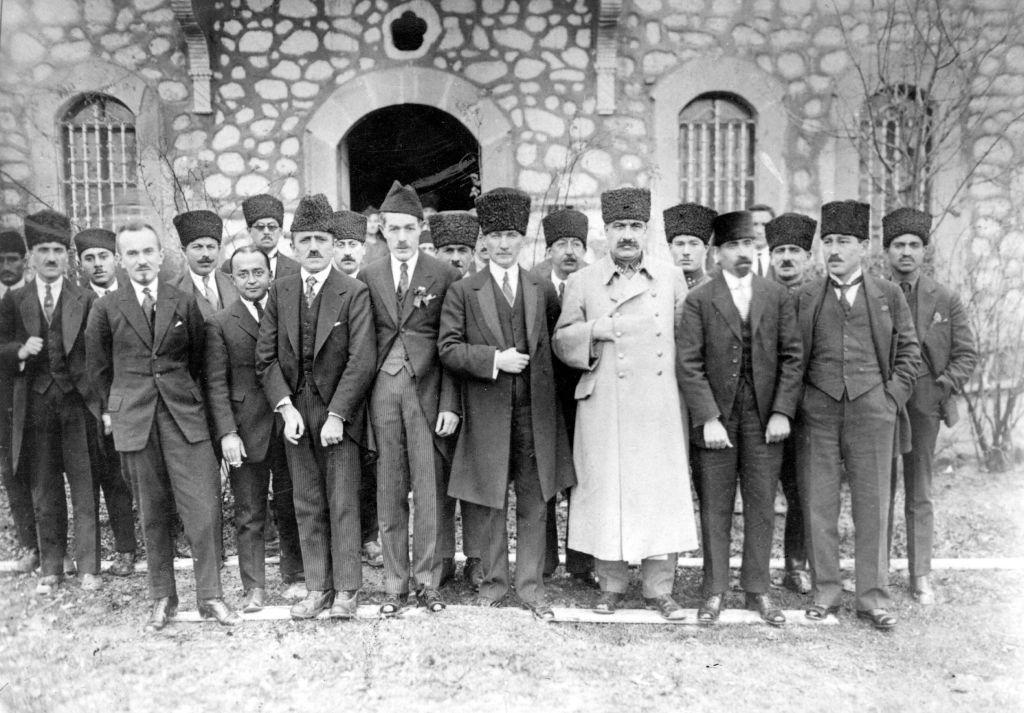 Mustafa Kemal ve yol arkadaşlarının 1921-1922 Türk-Yunan savaşı sırasında çekilen bir fotoğrafı.