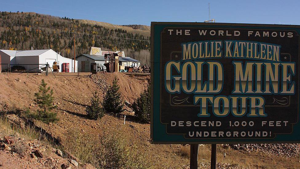 One dead and 12 tourists trapped in Colorado gold mine