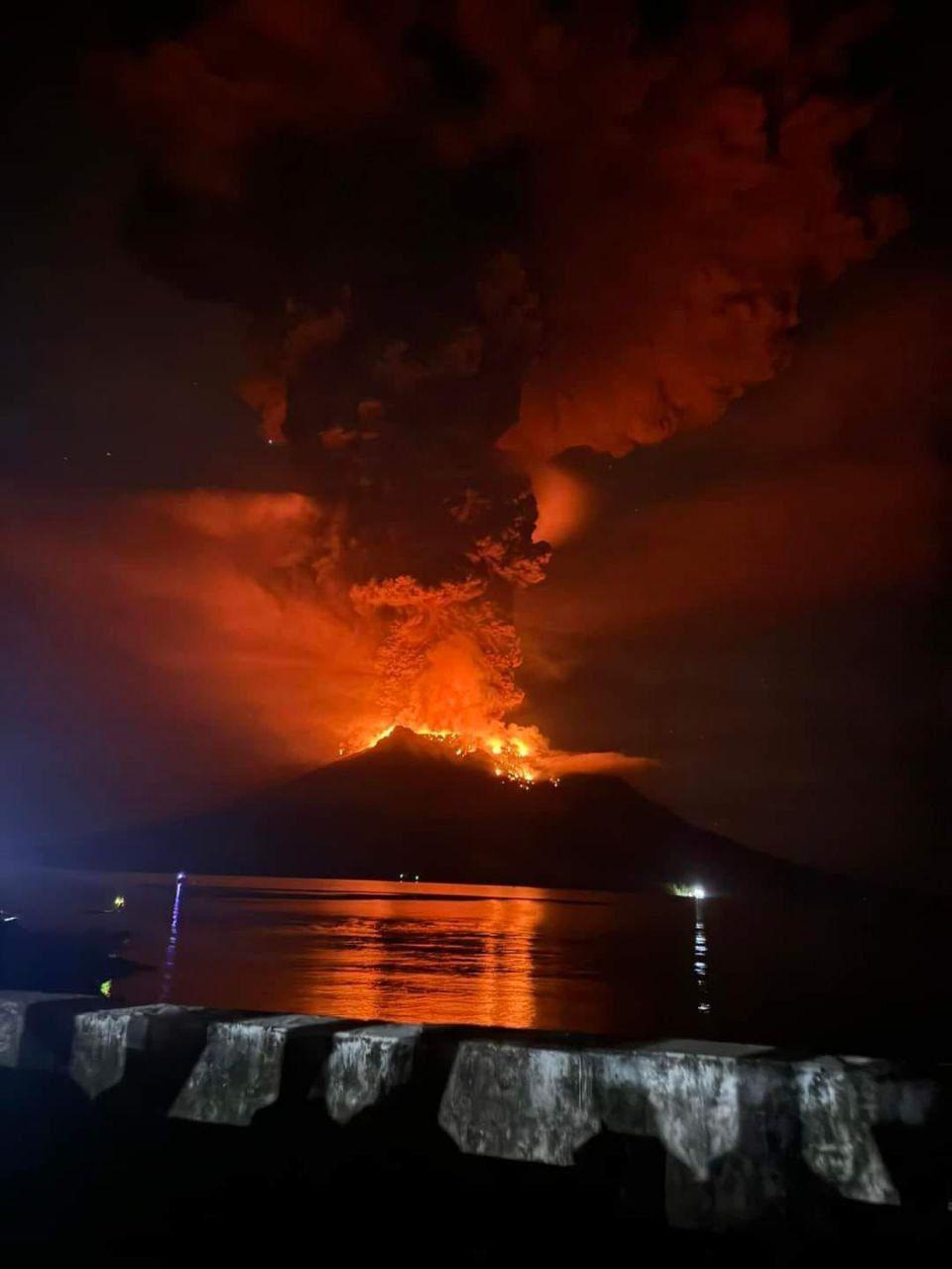 La erupción del monte Ruang