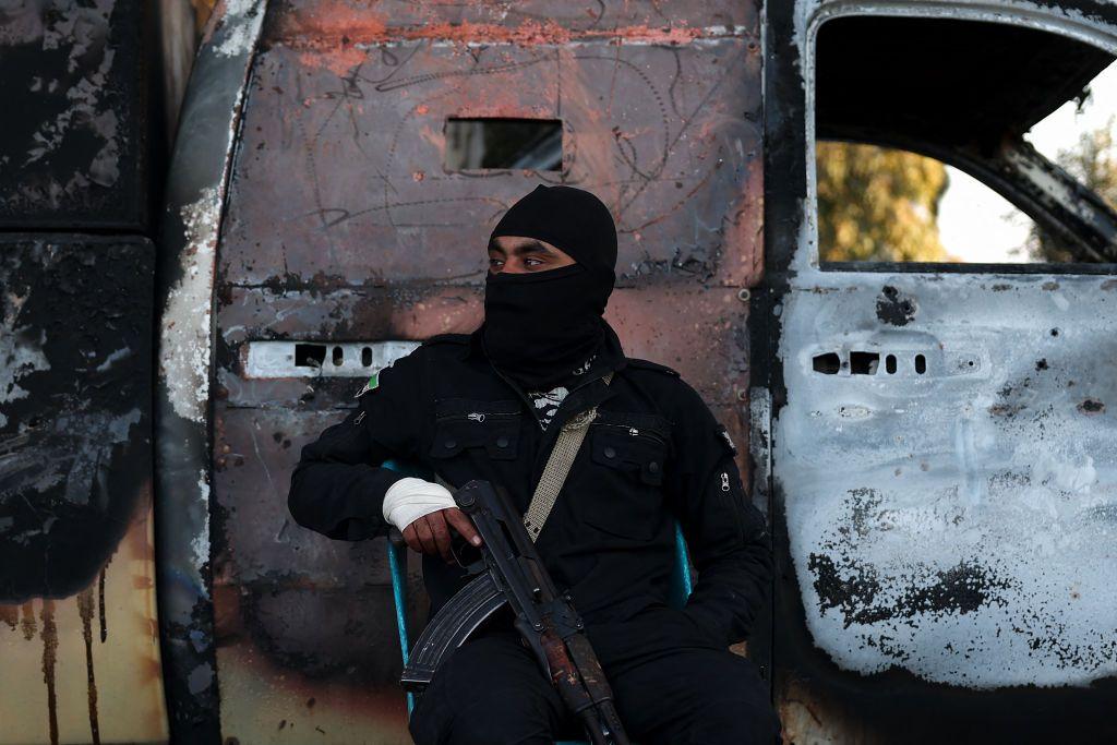 أحد عناصر الأمن العام في اللاذقية