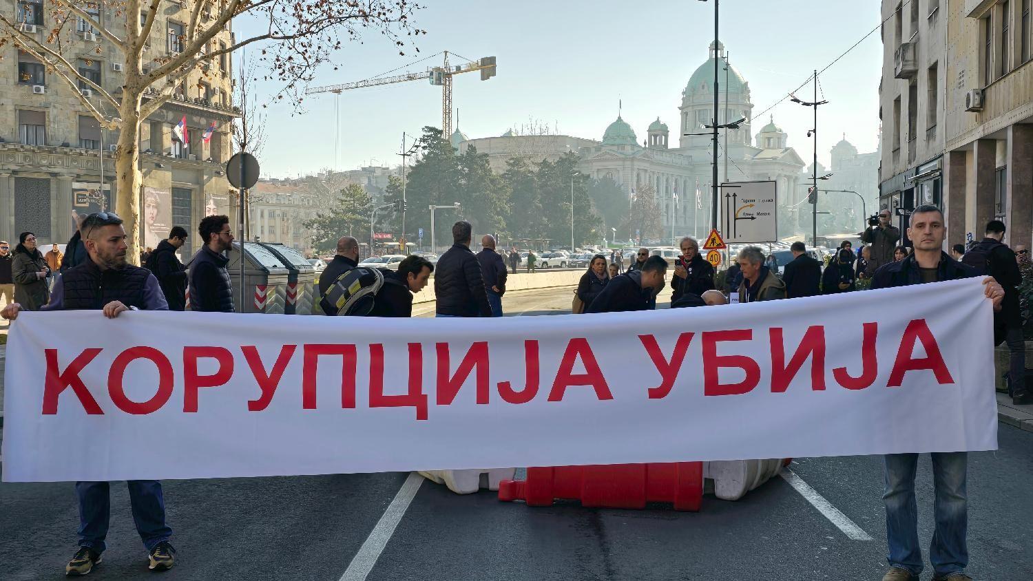 „Korupcija ubija" - transparent uoči održavanja sednice Skupštine Beograda 