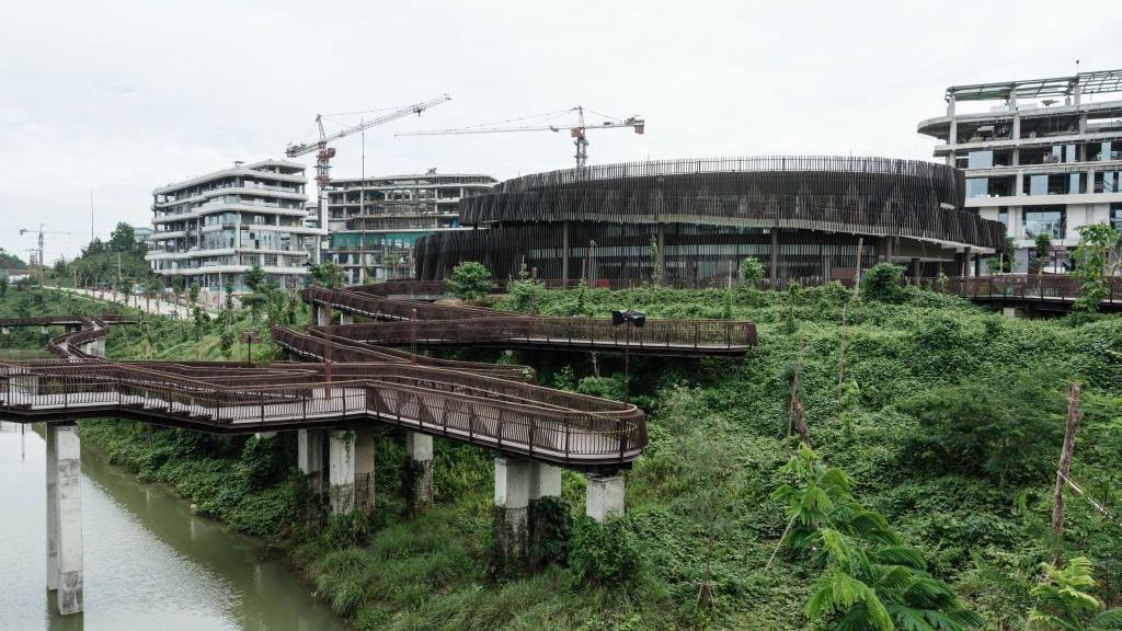 Trilhas e áreas verdes na nova cidade de Nusantara