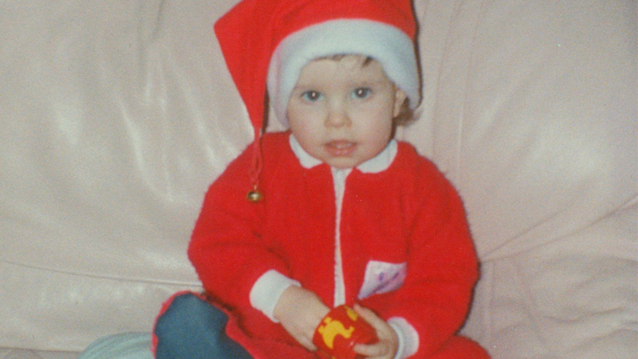 Sam Rushby de niño vestido de Papá Noel.