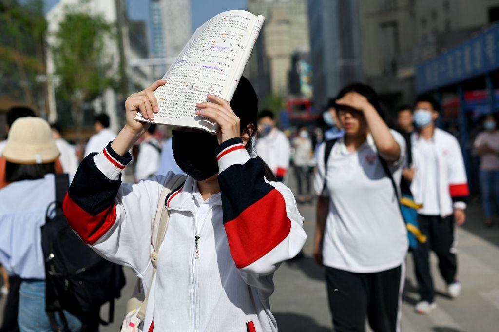 在大陸，學生讀到初中畢業後要參加一場中考