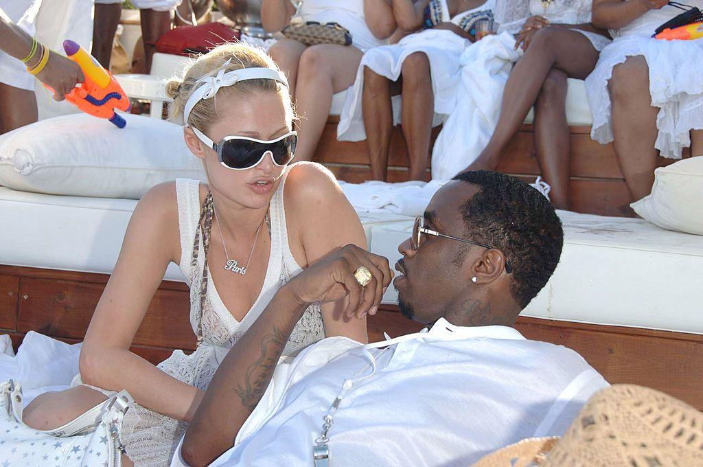 P Diddy hablando con Paris Hilton