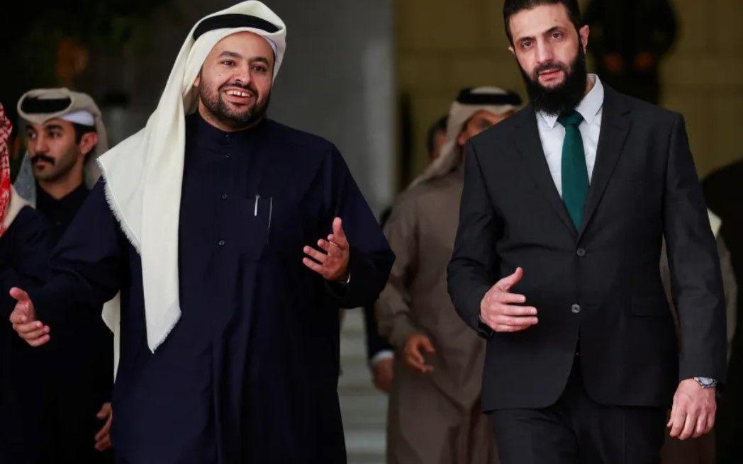 أحمد الشرع مع وزير الدولة بوزارة الخارجية القطرية محمد الخليفي