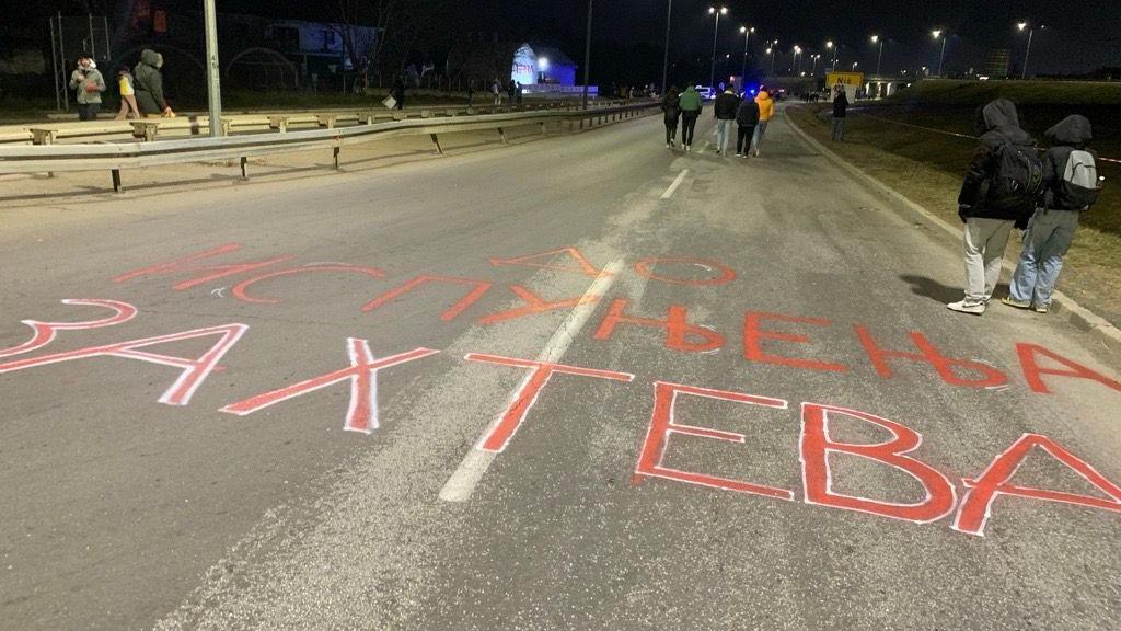 Do ispunjenja zahteva ispisano je na putu tokom višečasovne blokade naplatne rampe u Nišu