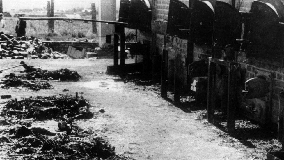 Fornos de cremação no campo de concentração alemão de Birkenau-Auschwitz