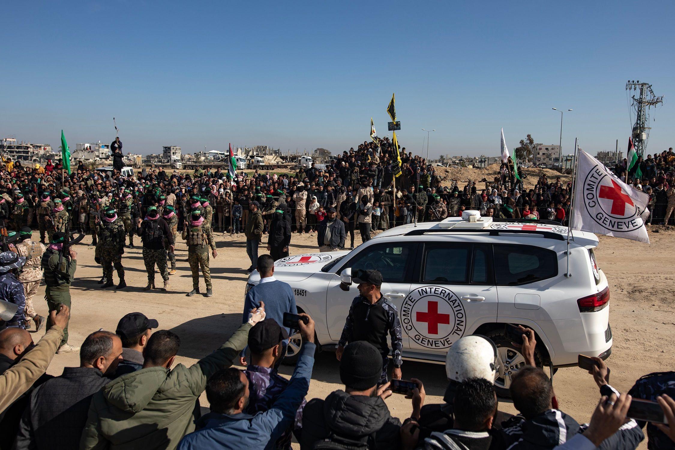 خلال عملية تسليم رهائن إسرائيليين لدى حماس في غزة