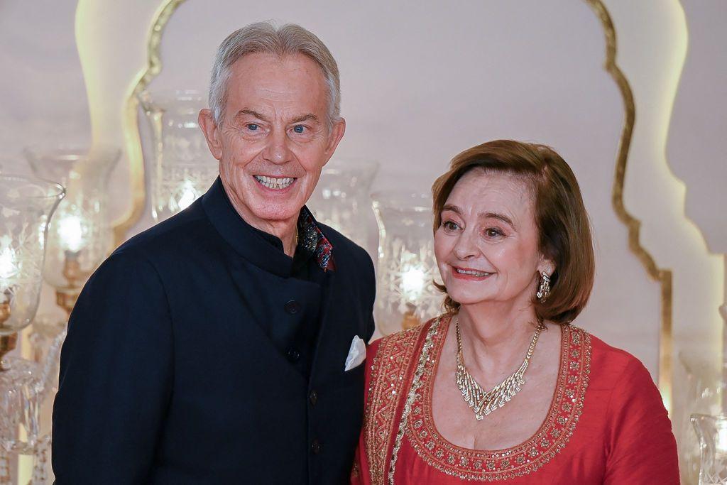El ex primer ministro británico Tony Blair y su esposa Cherie Blair