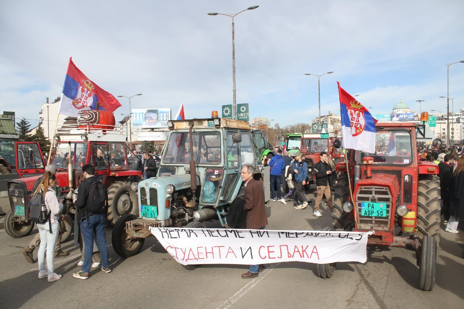 studenti, poljoprovrednici, traktori, blokada autokomande