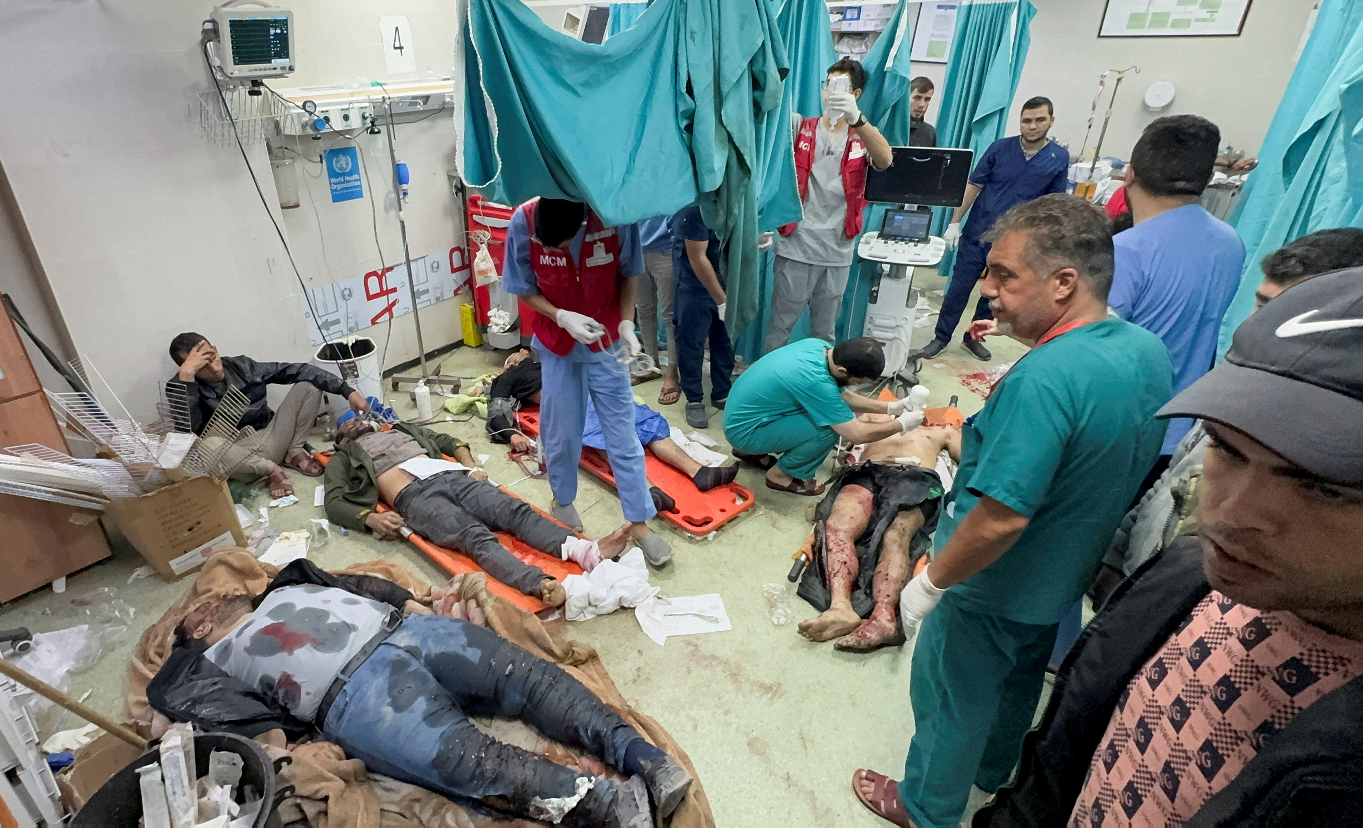 Heridos en un hospital de Jan Yunis.