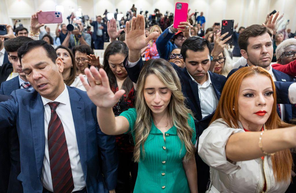 Asistentes a un evento de la campaña de Trump con líderes latinos celebrado en Doral, Florida, en octubre.