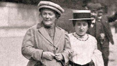 Clara Zetkin (izq.) y Rosa de Luxemburgo