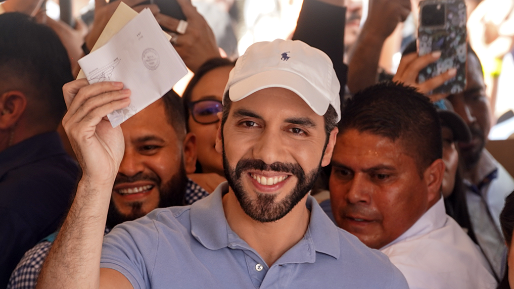 Bukele tras votar en las elecciones