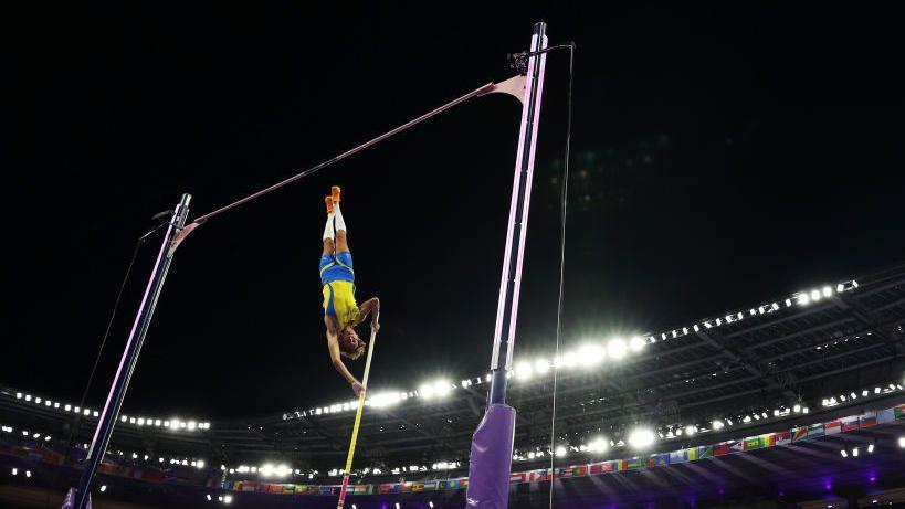 Mondo Duplantis en París 2024