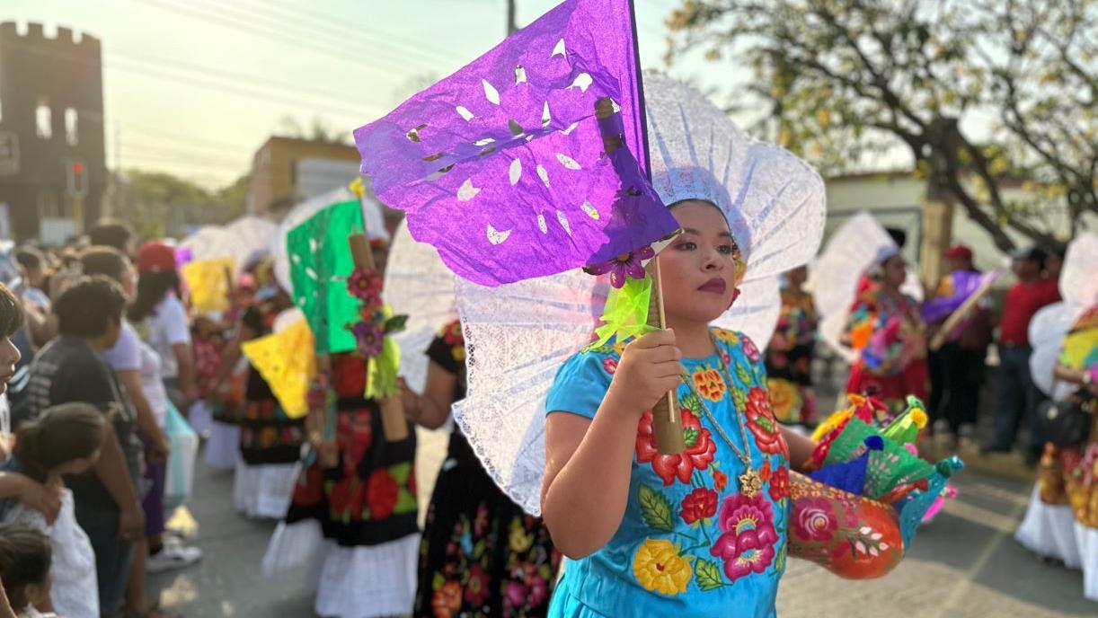 자포텍 전통 축제를 즐기는 여성들