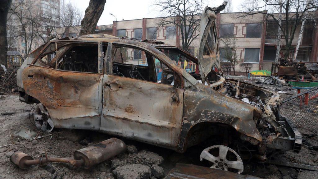 Consecuencias de un ataque ruso en tierra ucraniana