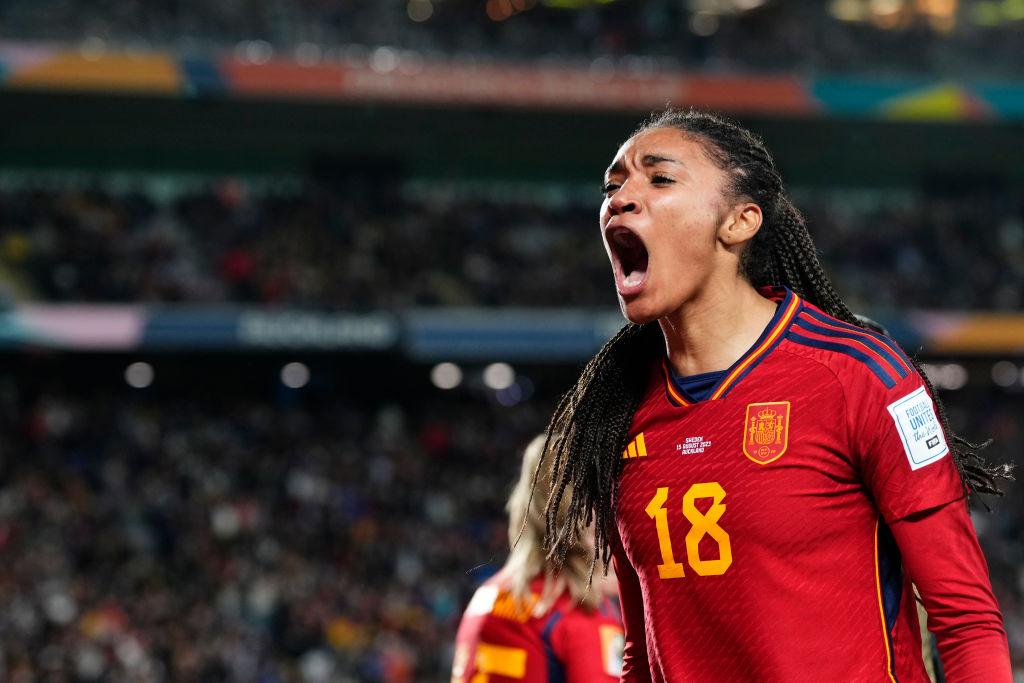 Salma Paralluelo grita un gol