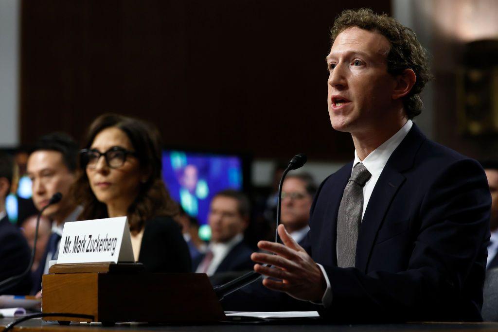 Mark Zuckerberg rinde indagatoria ante el Congreso de EE.UU.