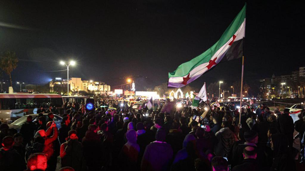 مظاهرات في دمشق للاحتجاج على الهجمات التي نفذتها فلول نظام الأسد ضد عناصر إدارة الأمن العام في اللاذقية، في 6 مارس آذار 2026.