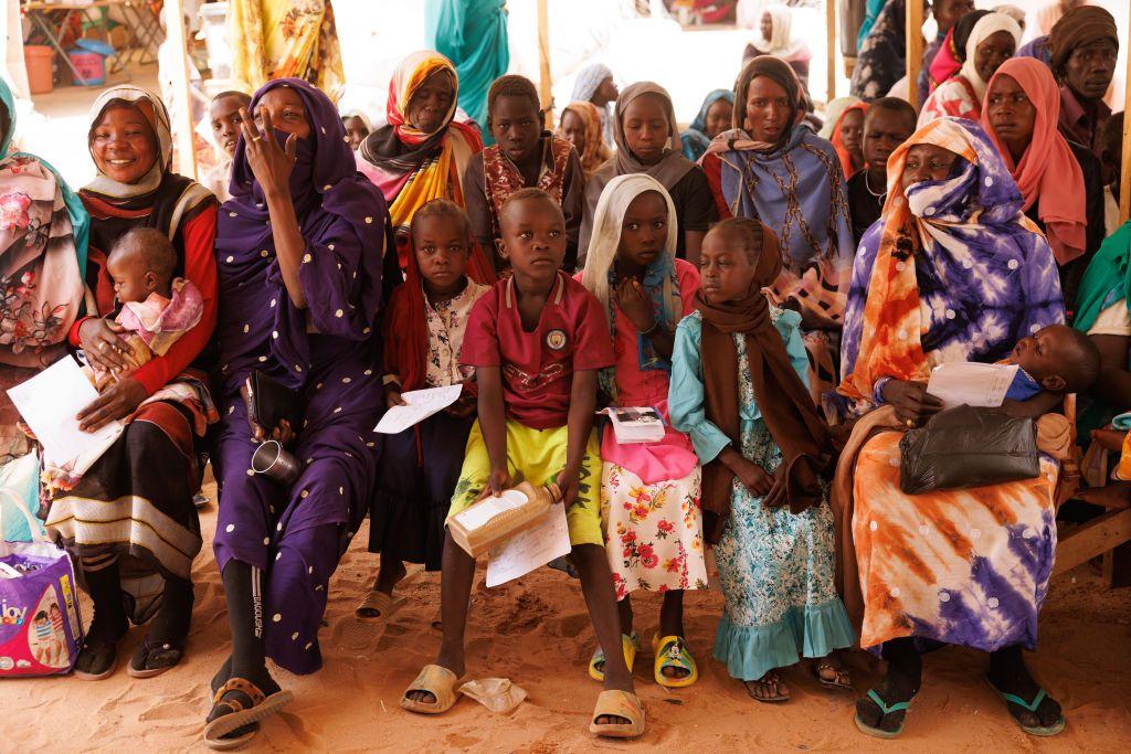 تستضيف تشاد المجاورة أكثر من 745.000 سوداني لاجئ، منذ بداية الصراع الأخير بين قوات الدعم السريع والجيش السوداني عام 2023.