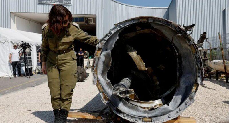 الجيش الإسرائيلي يعرض ما يقول إنه صاروخ باليستي إيراني 