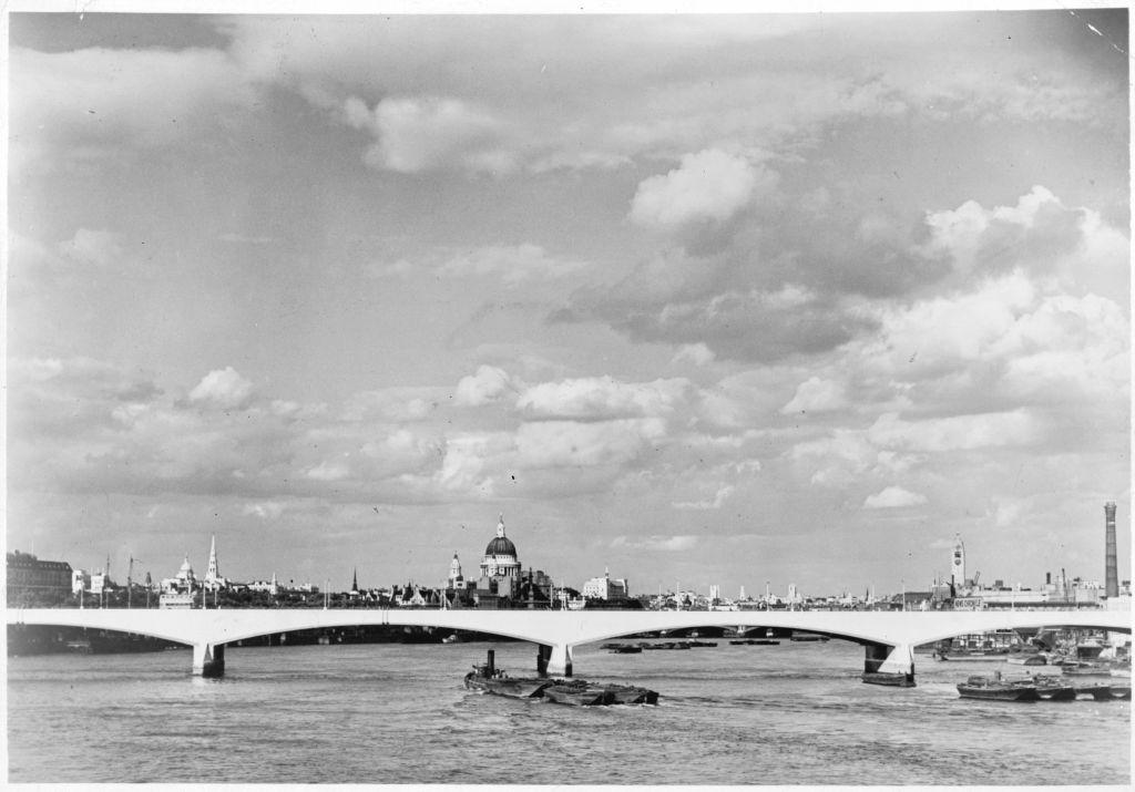 El Puente de Waterloo en 1950.