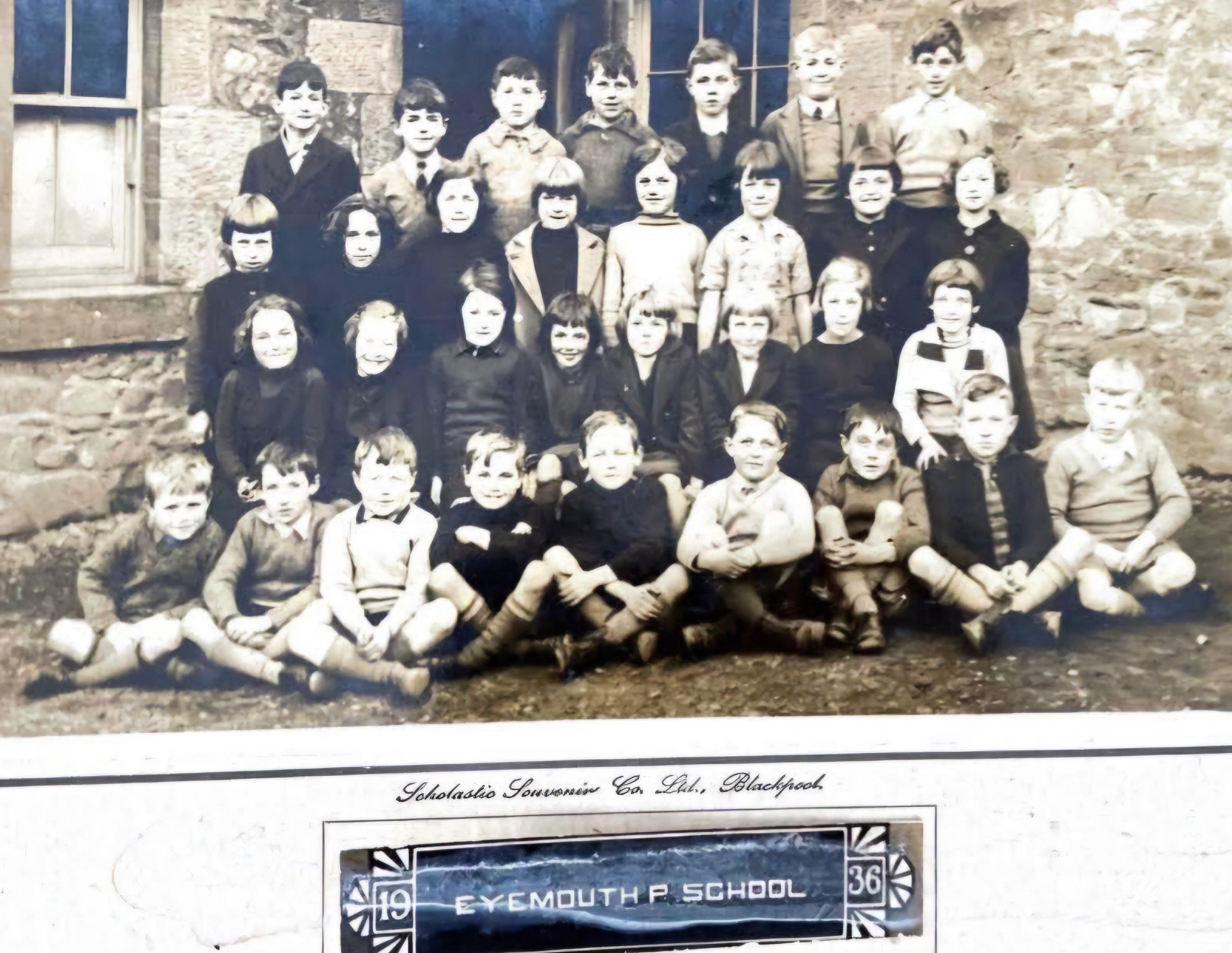 Foto de turma em preto e branco da década de 1930