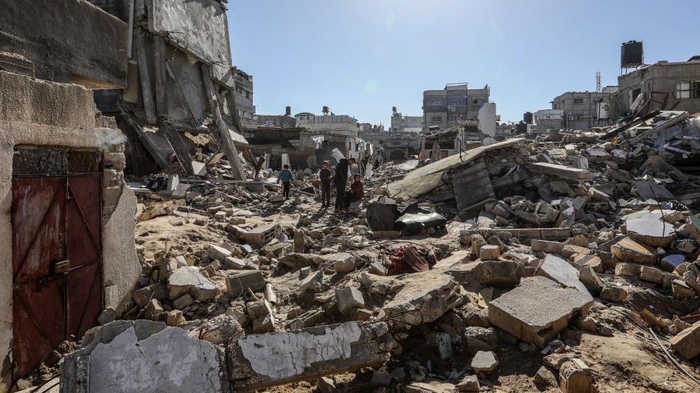  مبان مدمرة في قطاع غزة