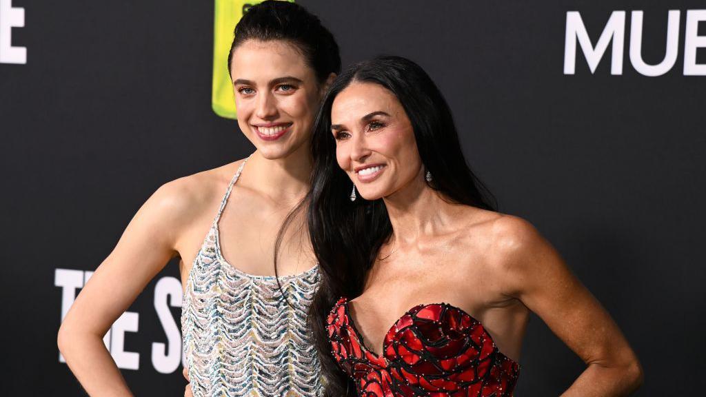 Margaret Qualley y Demi Moore en el estreno de "The Substance" en Los Ángeles, Estados Unidos.