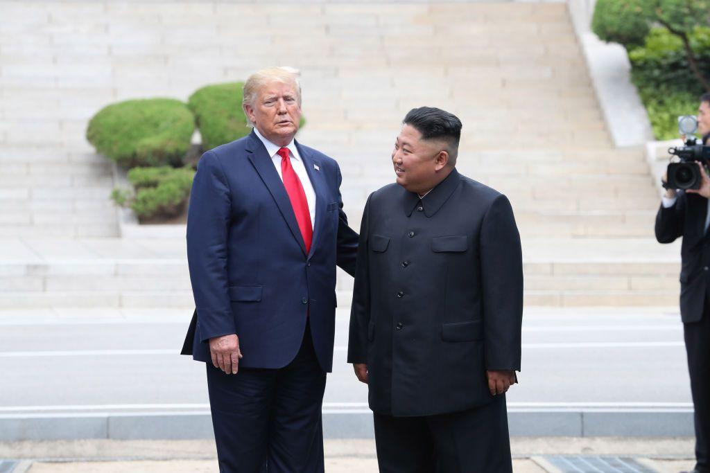 Trump y Kim durante su encuentro de 2019 en la frontera entre ambas Coreas