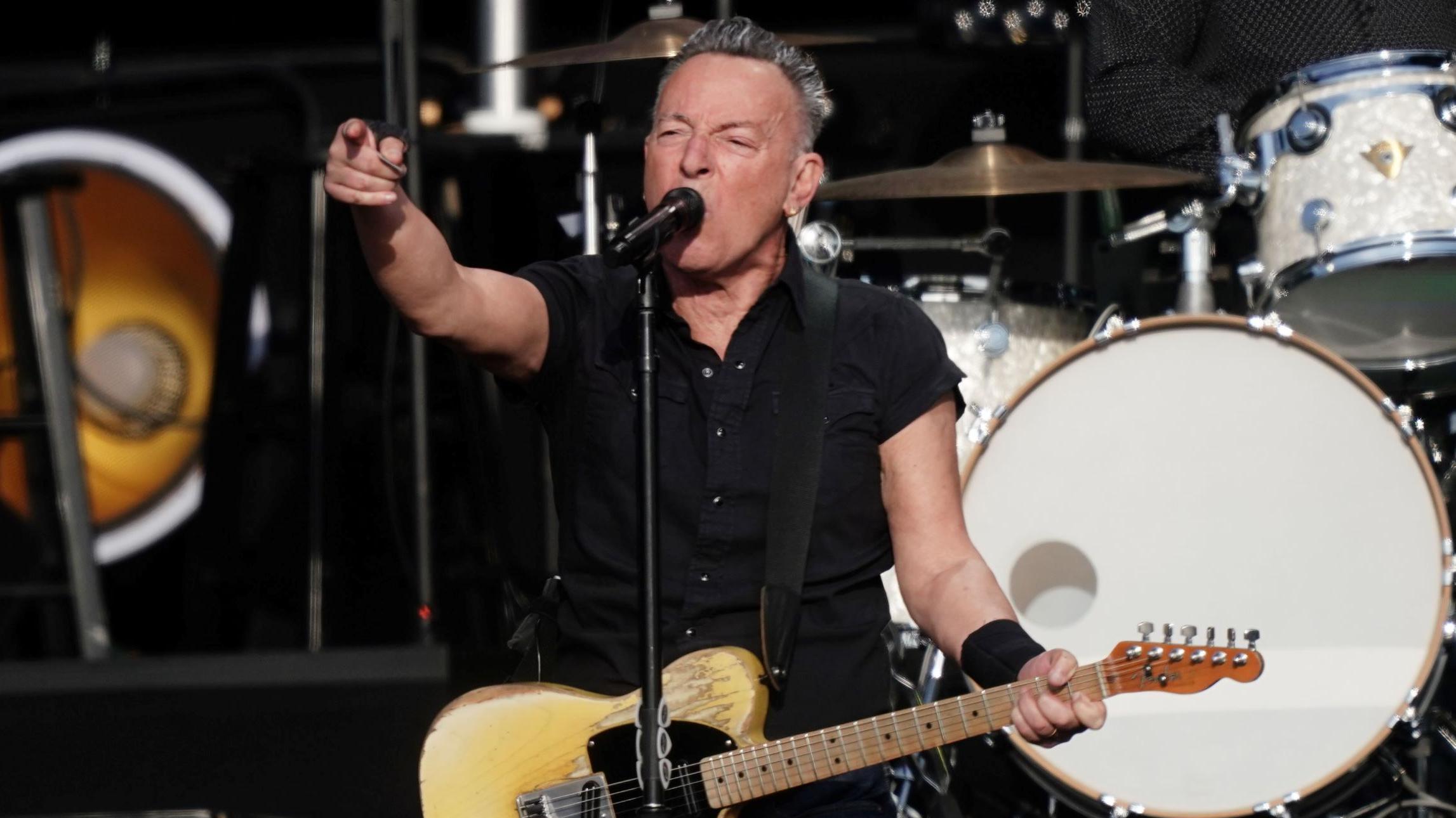 Bruce Springsteen no palco durante show