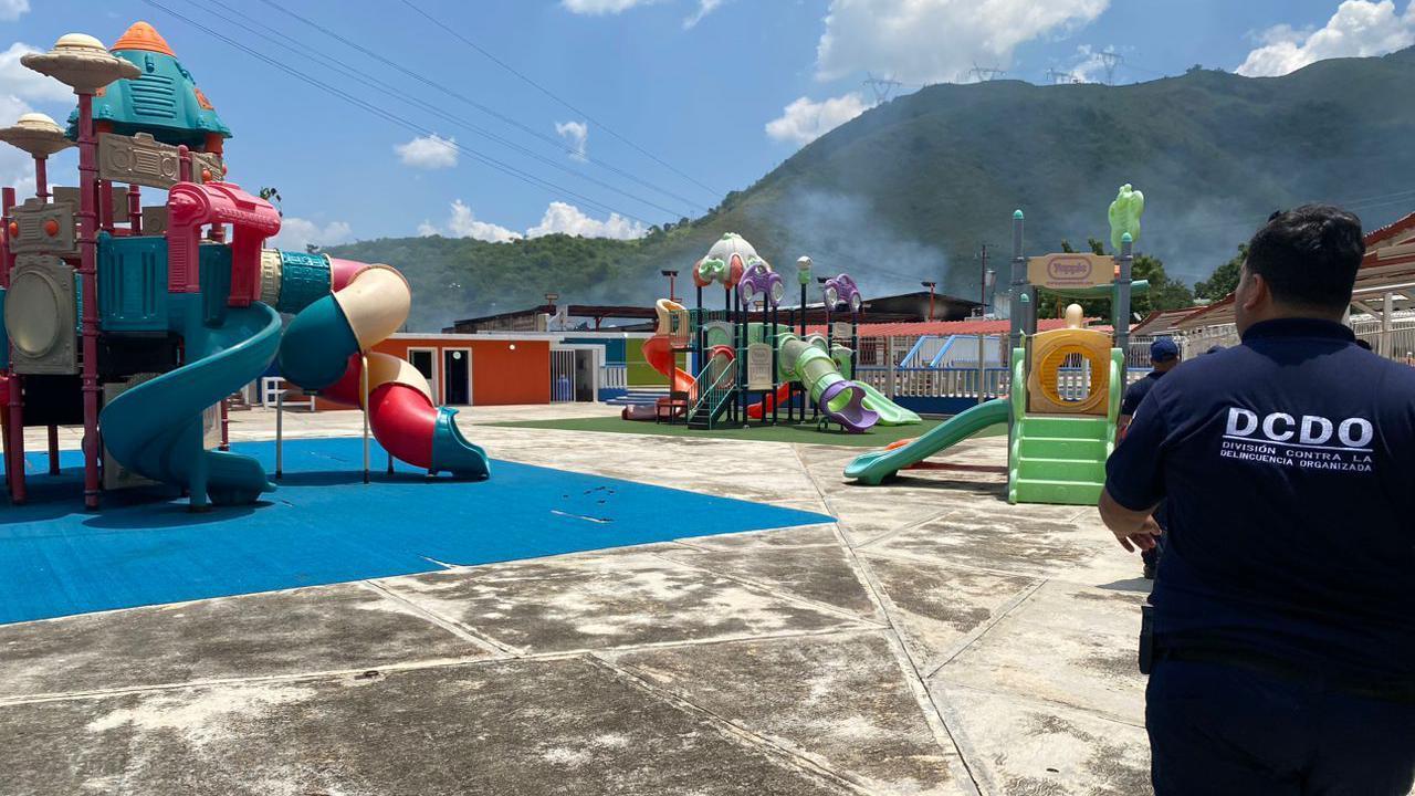Tocorón cezaevindeki bir çocuk parkı 