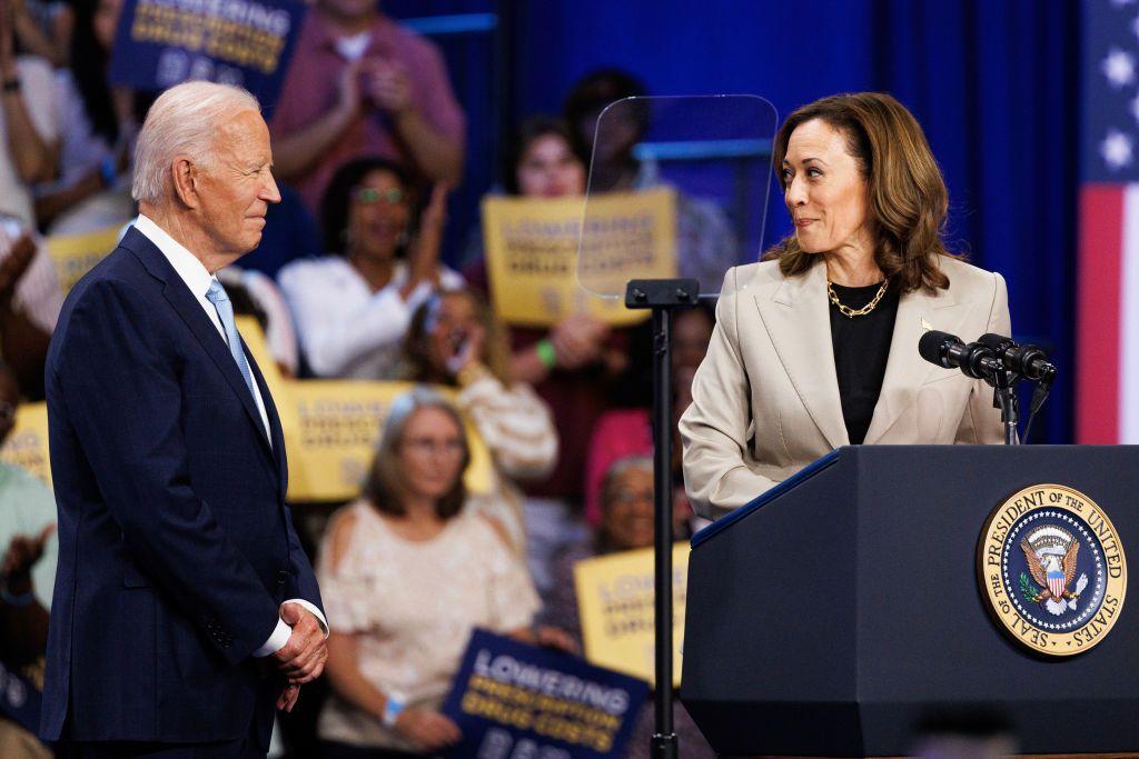 Kamala Harris y Joe Biden durante un evento de campaña electoral en Marlboro, Maryland, 15 de agosto de 2024.